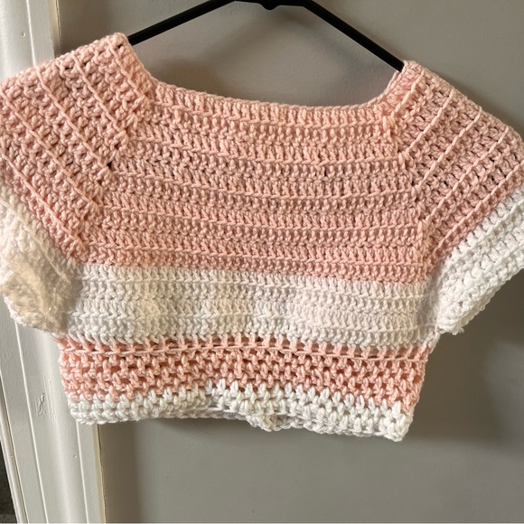 Crochet crop top pink and white I can make any sizes and styles - Picture 3 of 3